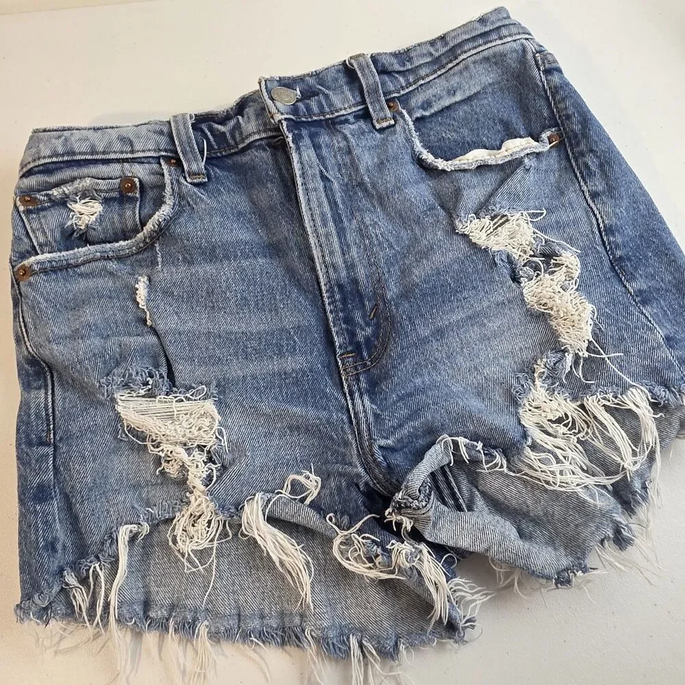 Abercrombie & Fitch size 4/27 The Mom Short High Rise Distressed Jeans Shorts